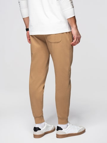 Effilé Pantalon de sport Ombre en marron