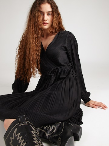 Robe 'Leila ' ABOUT YOU en noir