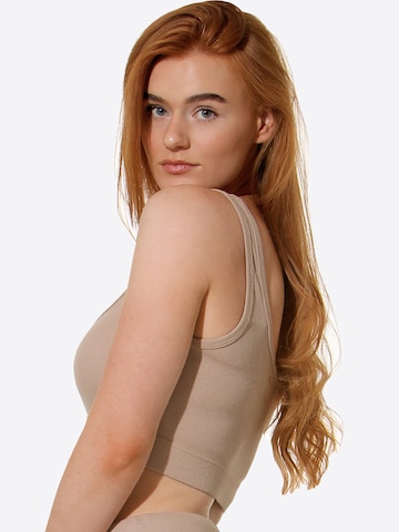 Haut de sport Yenita en beige