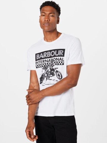 T-Shirt Barbour International en blanc : devant