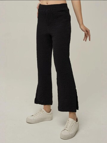 Hiccup Regular Broek in Zwart: voorkant