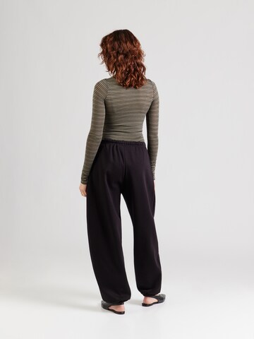 Tapered Pantaloni 'Ginny' di WEEKDAY in nero