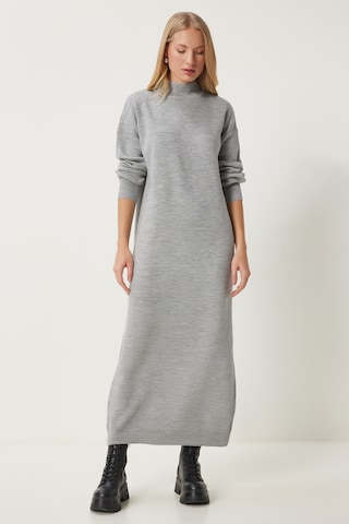 Rochie tricotat de la Happiness İstanbul pe gri: față