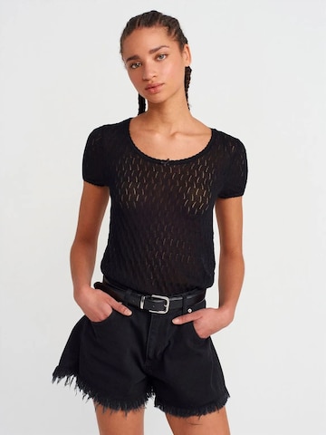 Dilvin Sweater in Black: front