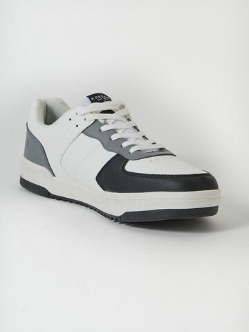 KOROSHI Sneaker in Weiß