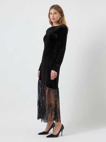 YAS - Vestido 'YASTERA' en negro