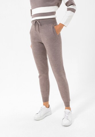 Coupe slim Pantalon Jimmy Sanders en marron : devant