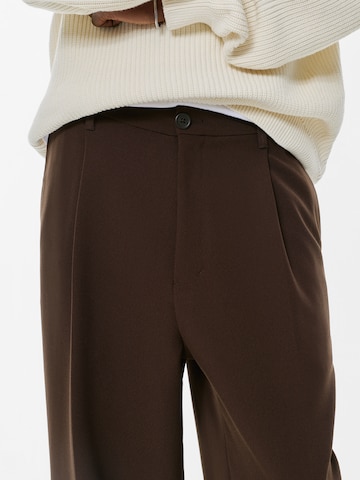 Pull&Bear Loosefit Bandplooibroek in Bruin