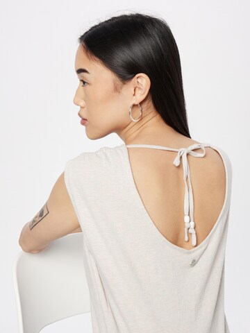 Tricou 'GREETA' de la Ragwear pe alb