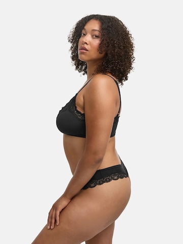 String 'Lace Tanga' cfab (formerly creamy fabrics) en noir