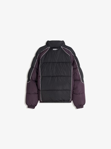 Bershka Zimska jakna | črna barva