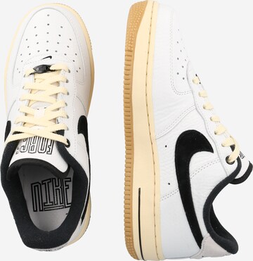 Baskets basses Nike Sportswear en blanc