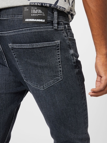 ARMEDANGELS Regular Jeans 'JAARI' in Blauw