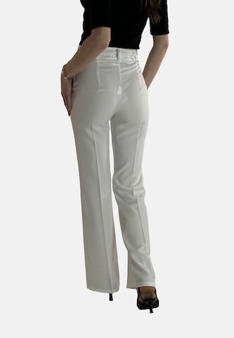 Elara Flared Hose in Weiß