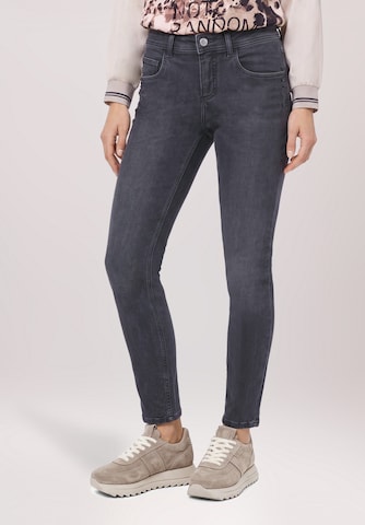 Betty Barclay Slimfit Jeans in Schwarz: Vorderseite