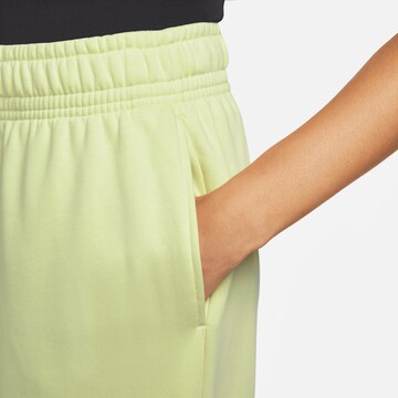 zaļš Nike Sportswear Pakapēniski sašaurināts piegriezums Bikses 'Emea'
