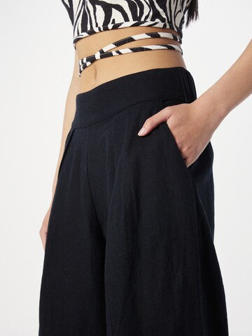 Abercrombie & Fitch Wide Leg Hose in Schwarz