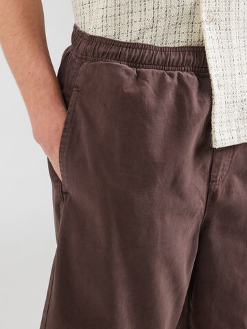 TOPMAN Loosefit Παντελόνι σε καφέ