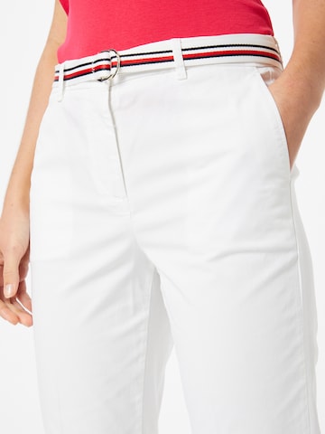 Slimfit Pantaloni eleganți 'Hailey' de la TOMMY HILFIGER pe alb