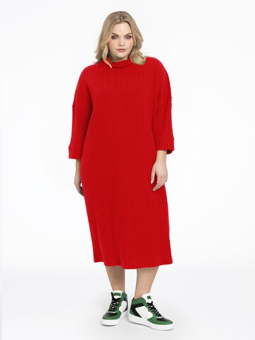 Yoek Dress in Red