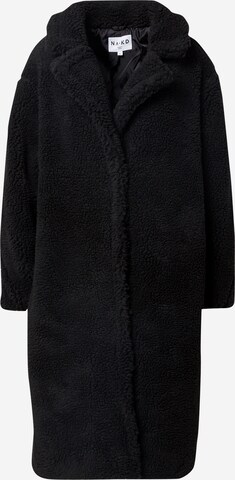 NA-KD Χειμερινό παλτό σε μαύρο: μπροστά