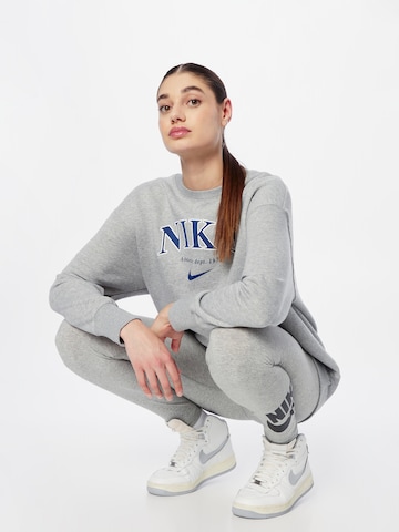 Nike Sportswear Sweatshirt in Grey