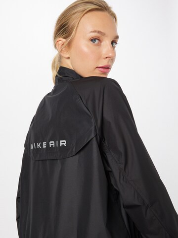 NIKE Sportjacke in Schwarz