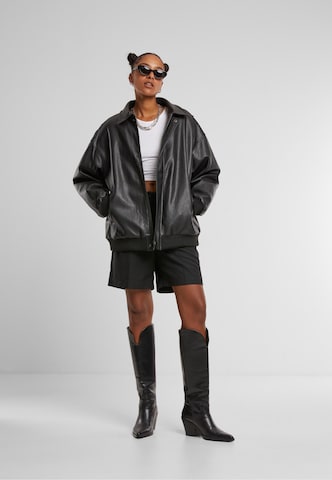 Urban Classics Regular Bundfaltenhose in Schwarz