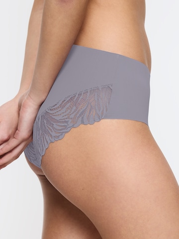 TRIUMPH Maxislip 'Red Label Pretty Micro' in Grau