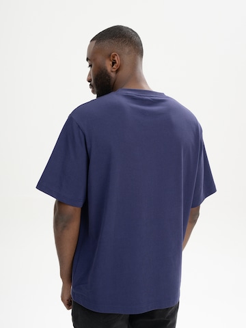 MELA T-shirt 'Bhajan' i blå