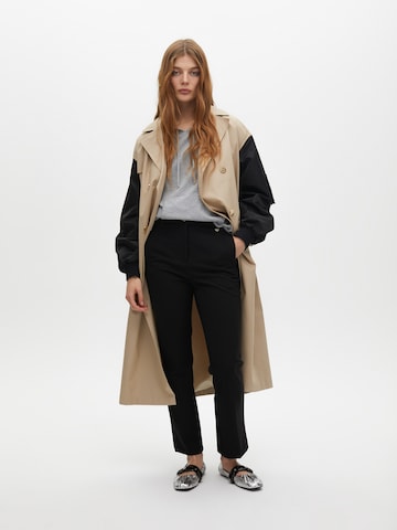 Cappotto di mezza stagione di Lola Casademunt in beige