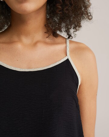 WE Fashion Top – černá