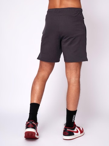 regular Pantaloni sportivi 'Essential Shorts' di Fortex Fitness in grigio