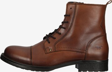 Boots stringati di MUSTANG in marrone