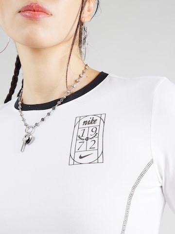 Nike Sportswear Shirt in Weiß