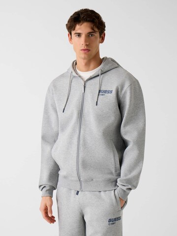 GUESS Sweatshirt in Grau: Vorderseite