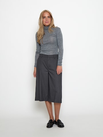 minus - Pierna ancha Pantalón 'Nancy' en gris: frente