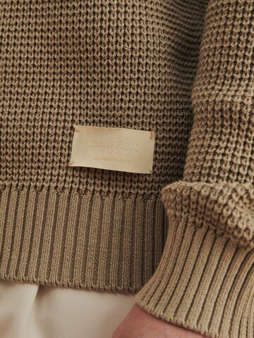 DAN FOX APPAREL Sweter 'Ruben' w kolorze szary