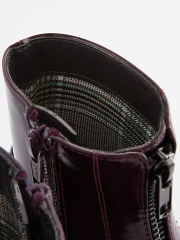 Next - Botas en rojo