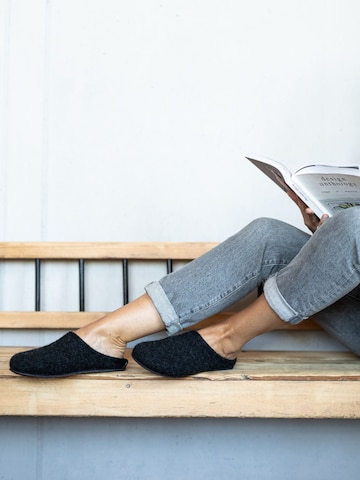 Gottstein Slippers 'Walkpantoffel Alpine Light' in Black: front