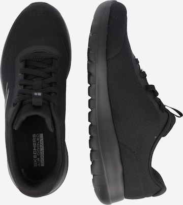 Baskets basses SKECHERS en noir