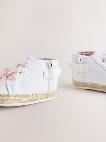 Baskets Next en blanc