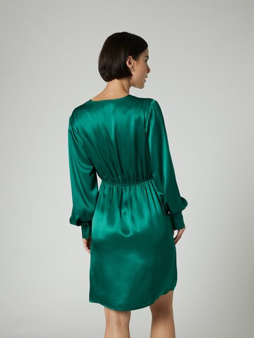 A LOT LESS - Vestido 'Erika' em verde