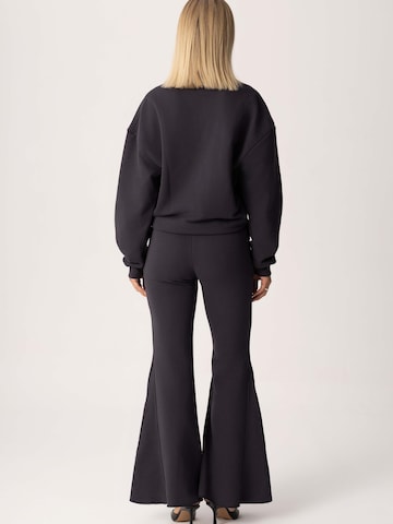 évasé Pantalon 'LOOM SWEATPANTS GRAPHITE' FEMSSY en gris