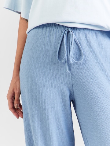 ABOUT YOU - regular Pantalón 'Malin' en azul