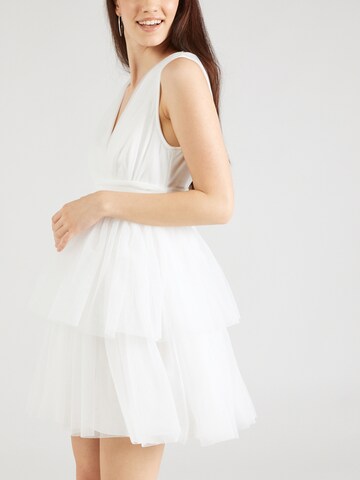 Gina Tricot Φόρεμα κοκτέιλ σε λευκό