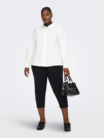 Chemisier 'CARAmmy' ONLY Carmakoma en blanc