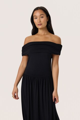 Robe 'Hanadi' SOAKED IN LUXURY en noir
