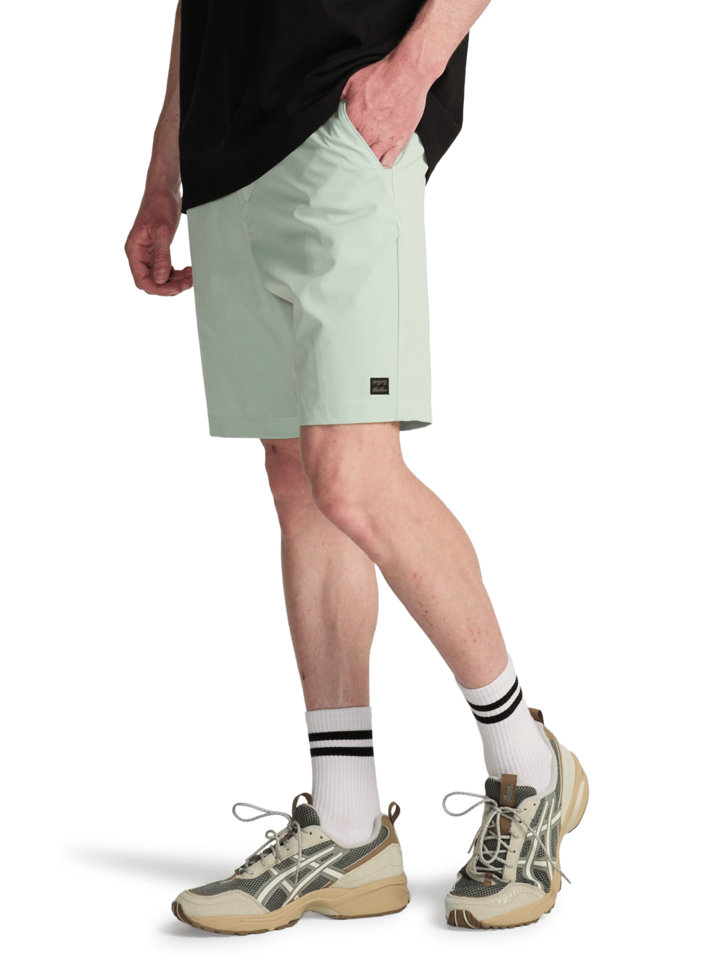 BILLABONG Regular Hose in Grün