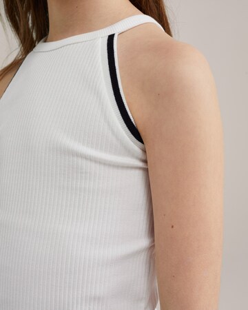 Top di WE Fashion in bianco